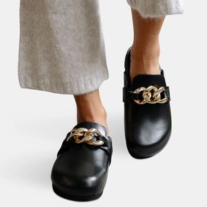 Alohas Fireplace Chain Mule Black size 38